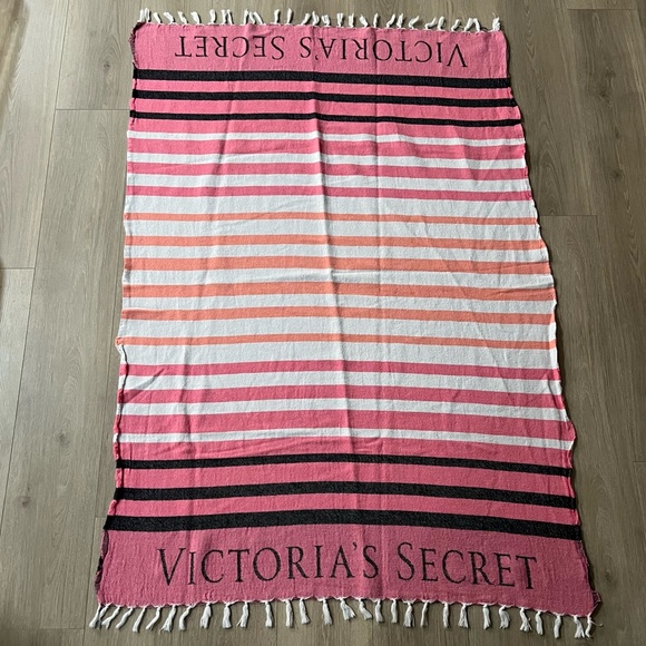 Victoria's Secret Fringe Beach Blanket Towel - Picture 1 of 3